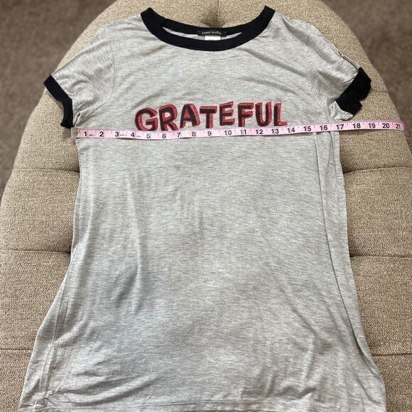“Grateful” Graphic Print Tee - Picture 8 of 13